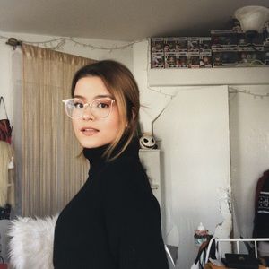 Meet your Posher, Abril